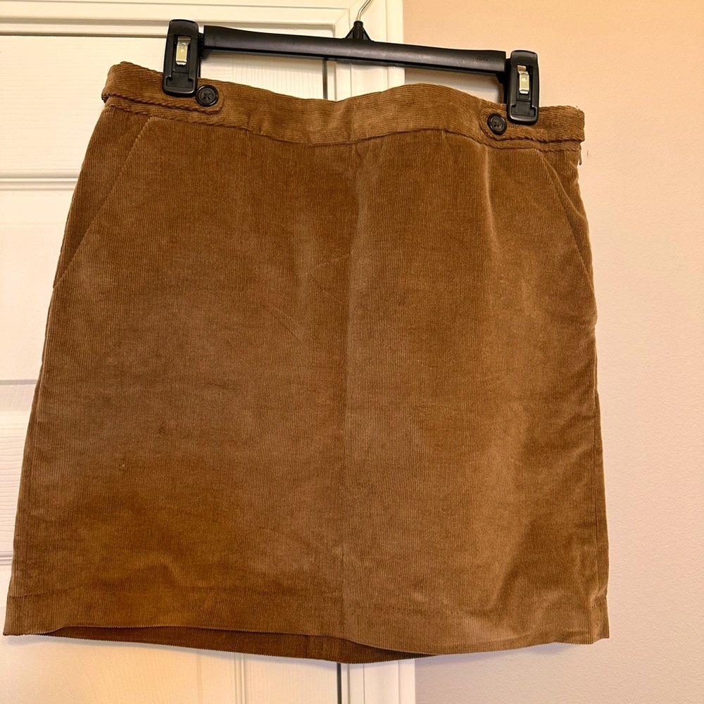 Banana Republic - camel colored corduroy skirt with pockets